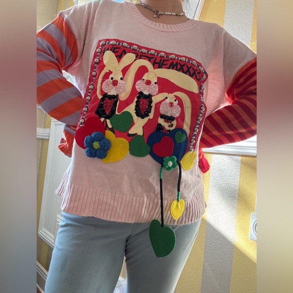 New Charming Pink Graphic Sweater with Heart Accents - Picture 7 of 8